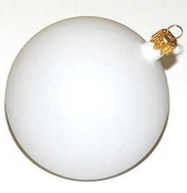 bombka plastik biala kula 11 cm z zawieszka.2